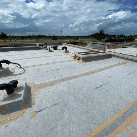 En la construcción de edificios es muy importante impermeabilizar correctamente las cubiertas y terrazas