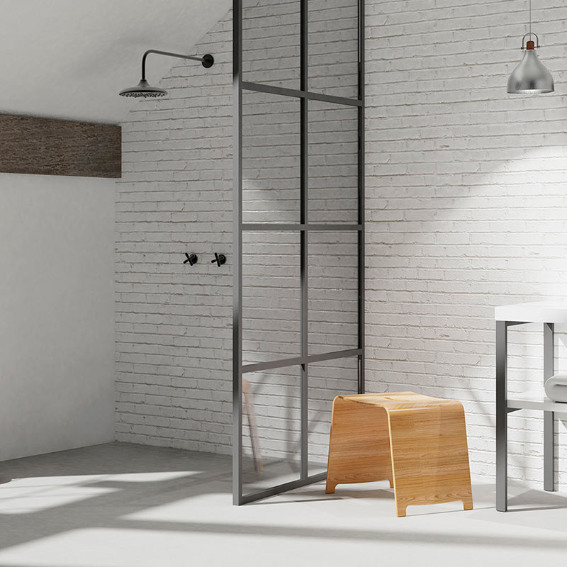 Sistema de desagüe oculto bajo pieza cerámica, diseñado para duchas con pendientes a 1, 2 o 4 direcciones instalado en un baño moderno