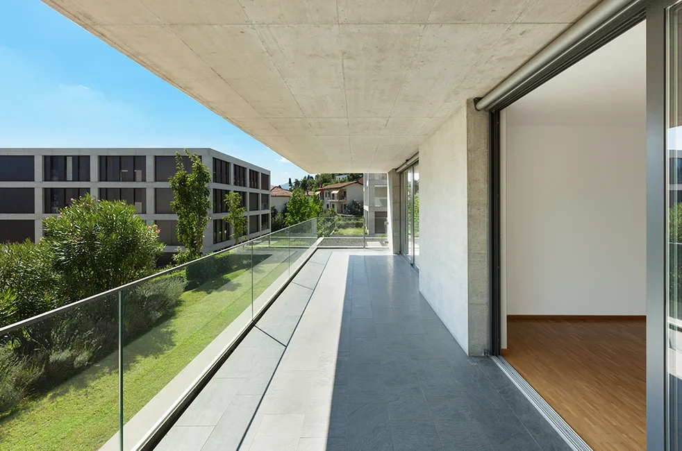 impermeabilizacion-asfaltica-proteger-tu-hogar Terraza moderna correctamente impermeabilizada con las alternativas de Revestech a la impermeabilización asfáltica